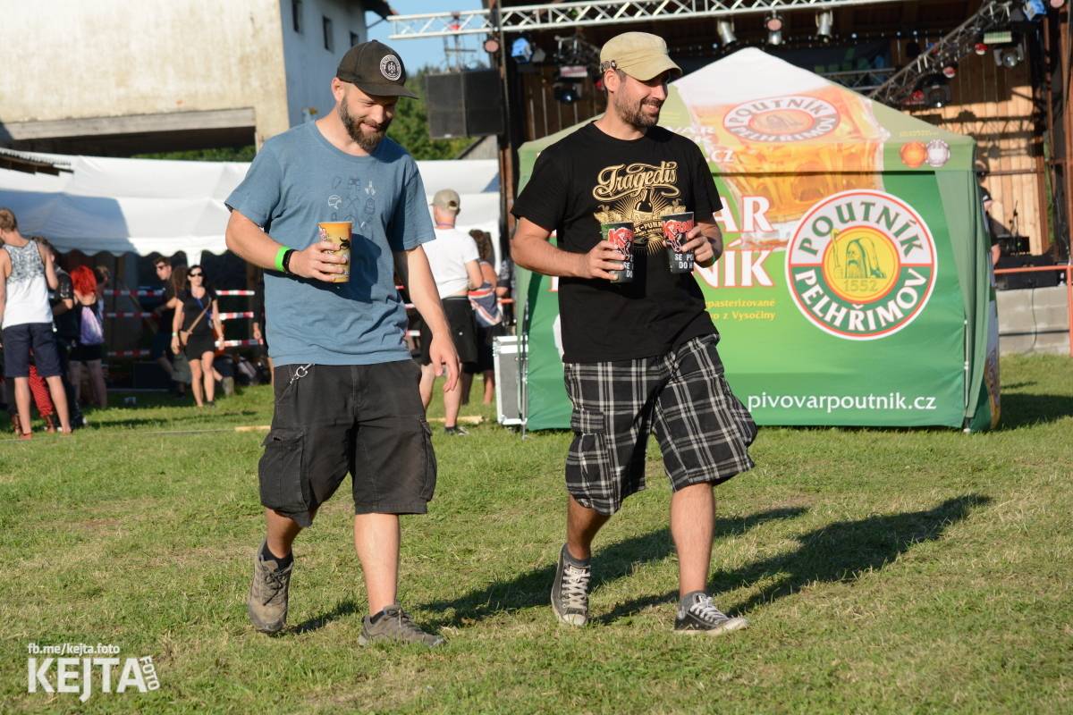 ČAD, Ejakulující kokos a mnoho dalších - první den Kravín Festu