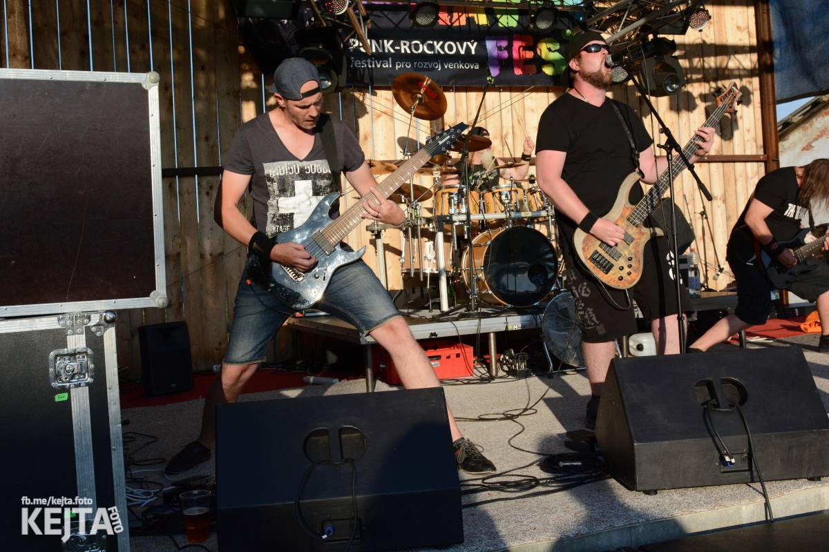 ČAD, Ejakulující kokos a mnoho dalších - první den Kravín Festu