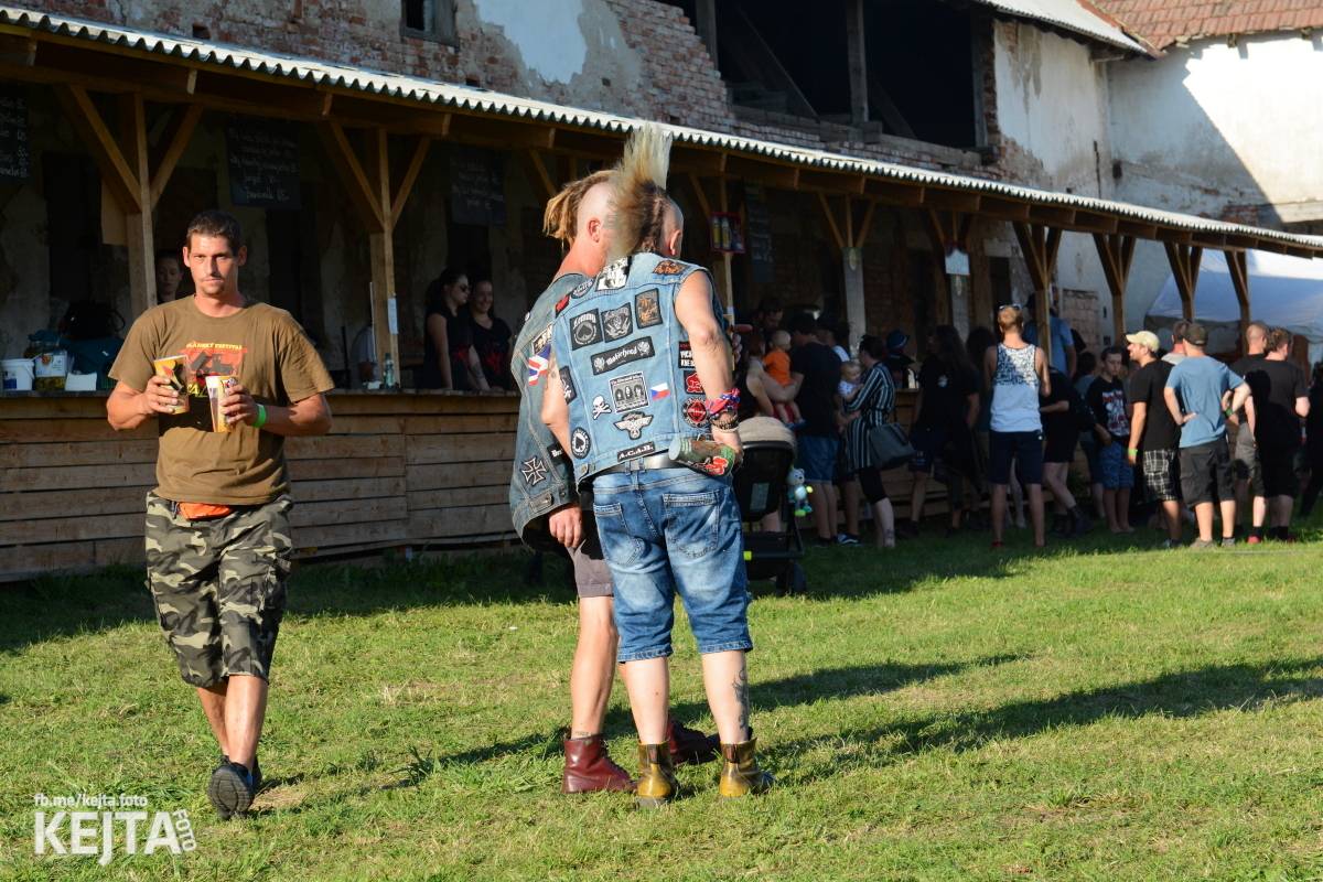 ČAD, Ejakulující kokos a mnoho dalších - první den Kravín Festu