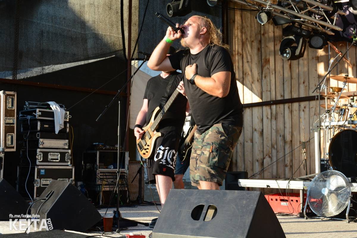 ČAD, Ejakulující kokos a mnoho dalších - první den Kravín Festu