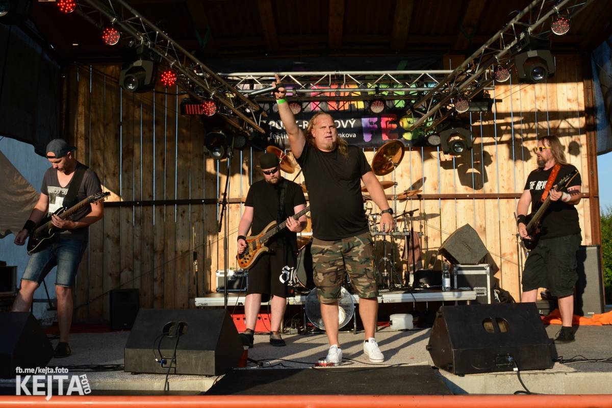 ČAD, Ejakulující kokos a mnoho dalších - první den Kravín Festu