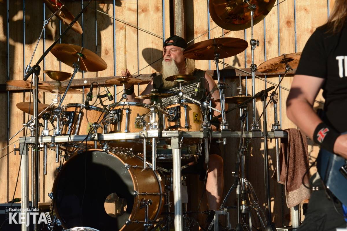 ČAD, Ejakulující kokos a mnoho dalších - první den Kravín Festu