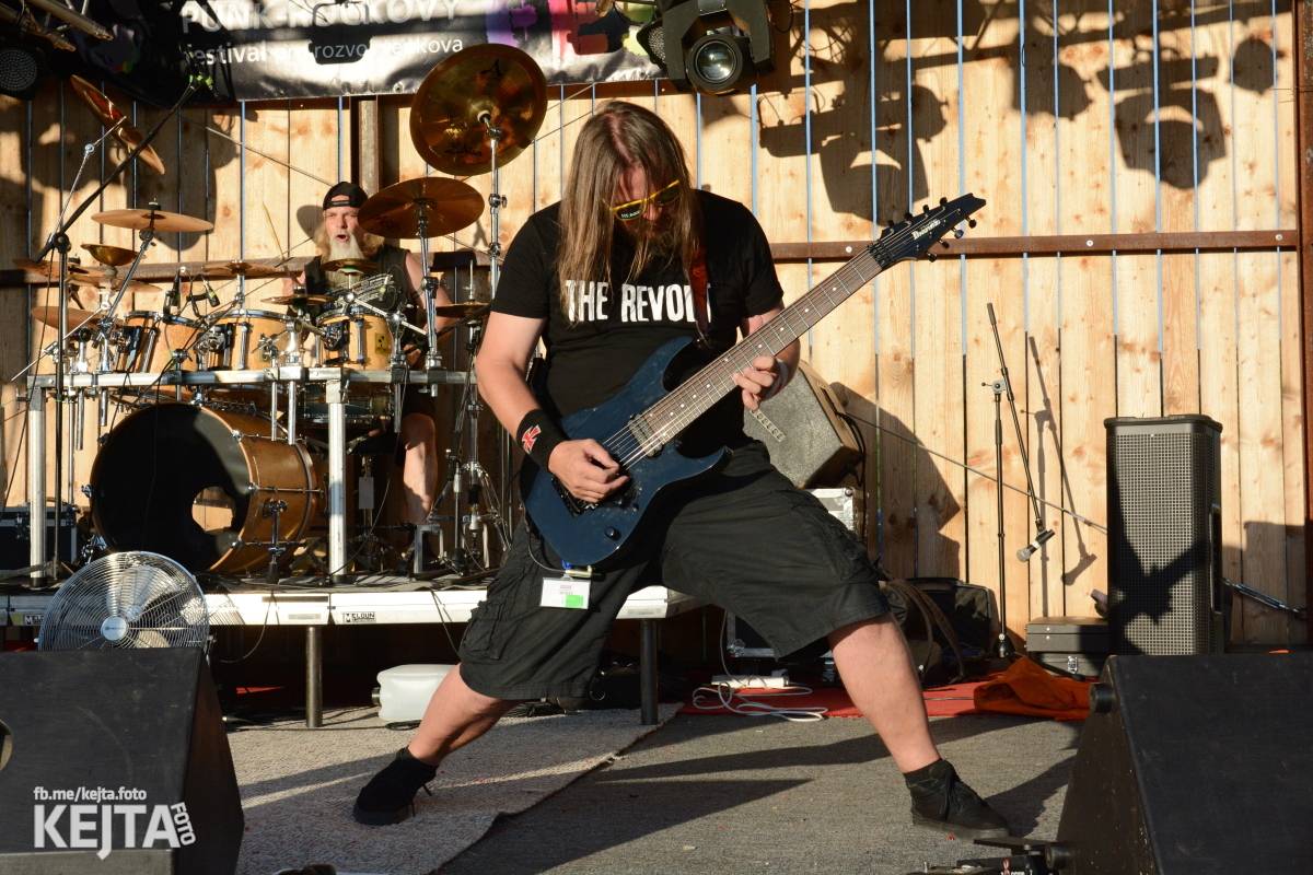 ČAD, Ejakulující kokos a mnoho dalších - první den Kravín Festu