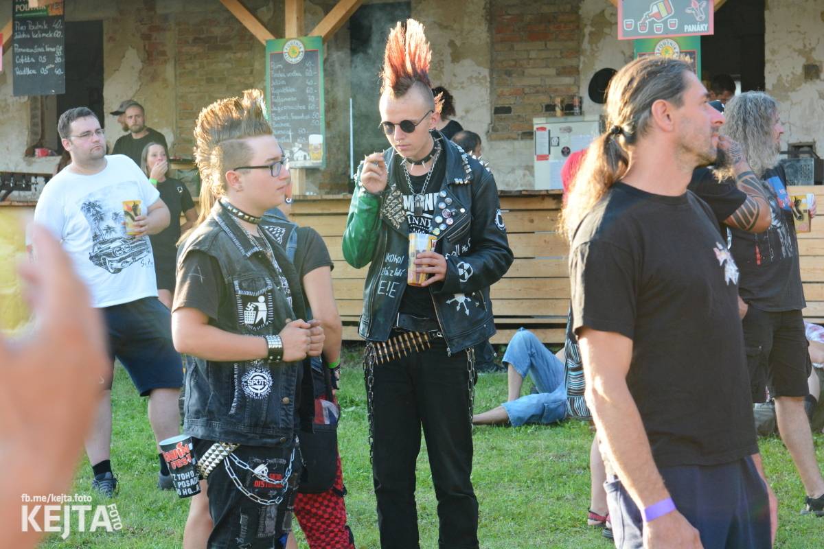 ČAD, Ejakulující kokos a mnoho dalších - první den Kravín Festu