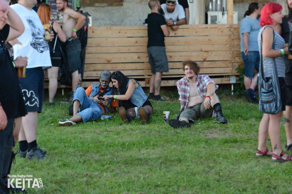 ČAD, Ejakulující kokos a mnoho dalších - první den Kravín Festu