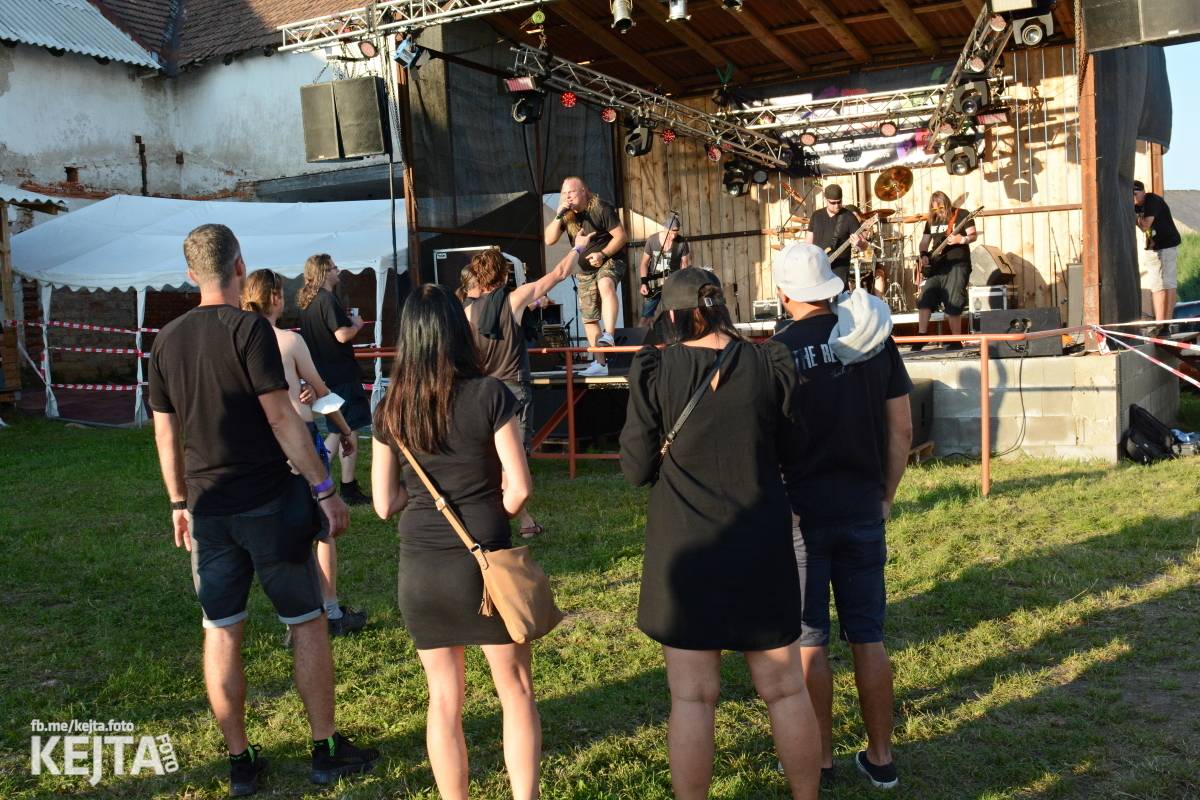 ČAD, Ejakulující kokos a mnoho dalších - první den Kravín Festu