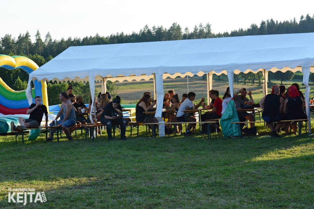 ČAD, Ejakulující kokos a mnoho dalších - první den Kravín Festu