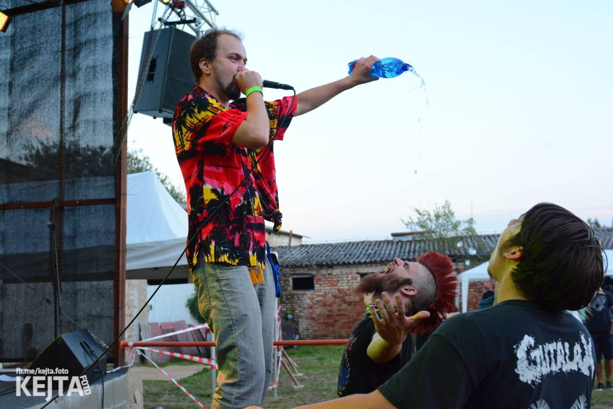 ČAD, Ejakulující kokos a mnoho dalších - první den Kravín Festu