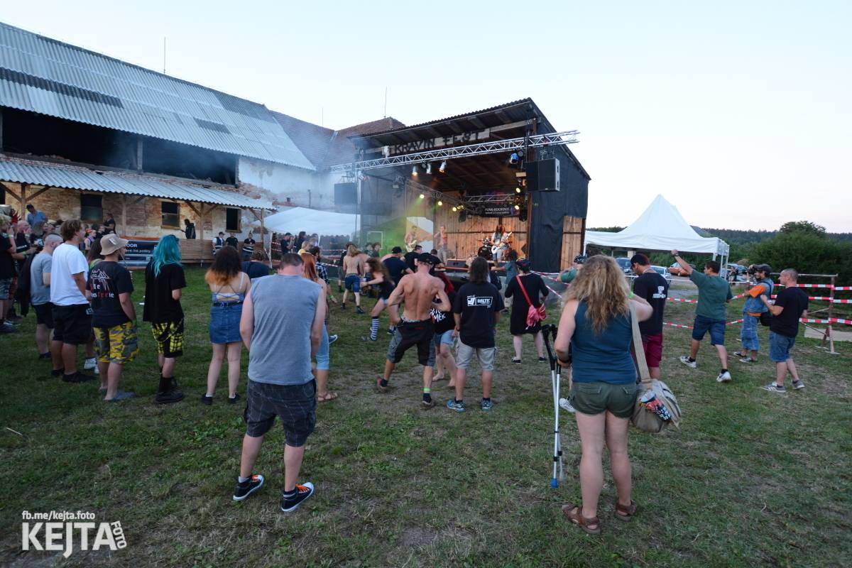 ČAD, Ejakulující kokos a mnoho dalších - první den Kravín Festu