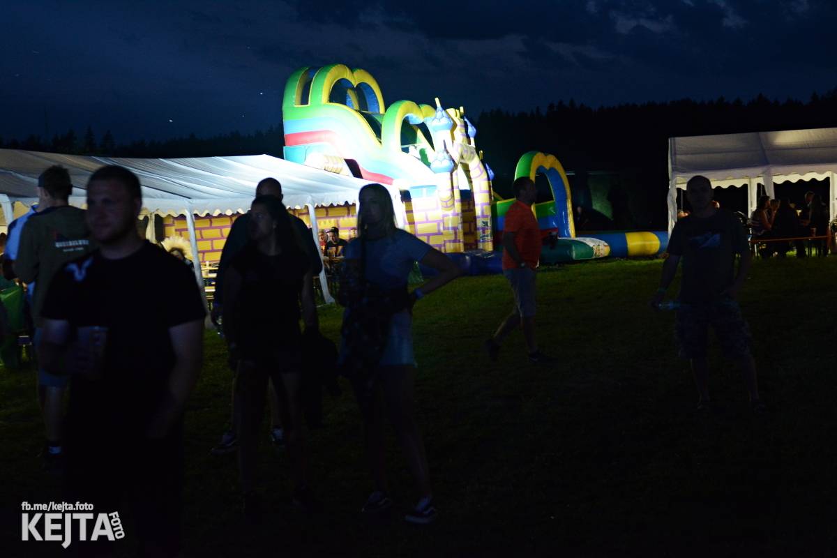 ČAD, Ejakulující kokos a mnoho dalších - první den Kravín Festu