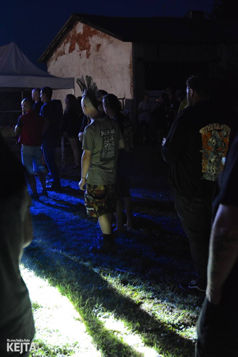 ČAD, Ejakulující kokos a mnoho dalších - první den Kravín Festu