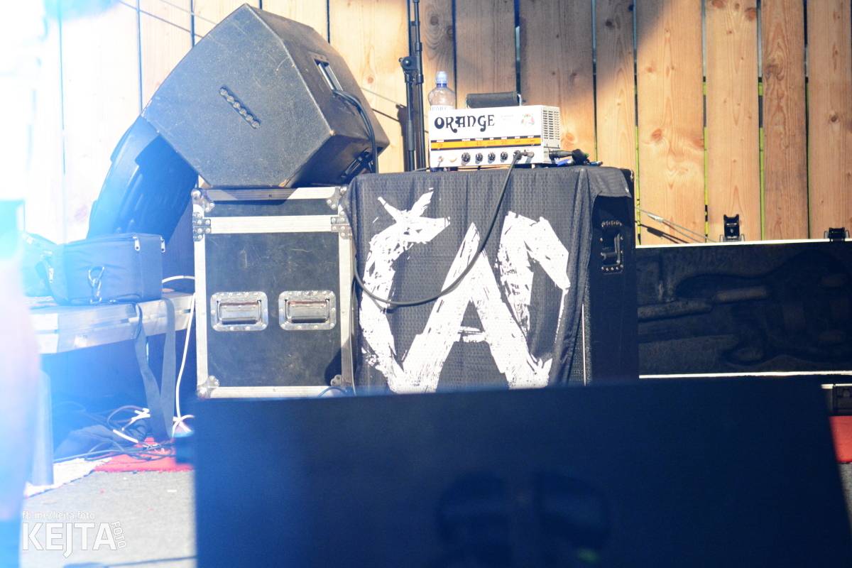 ČAD, Ejakulující kokos a mnoho dalších - první den Kravín Festu