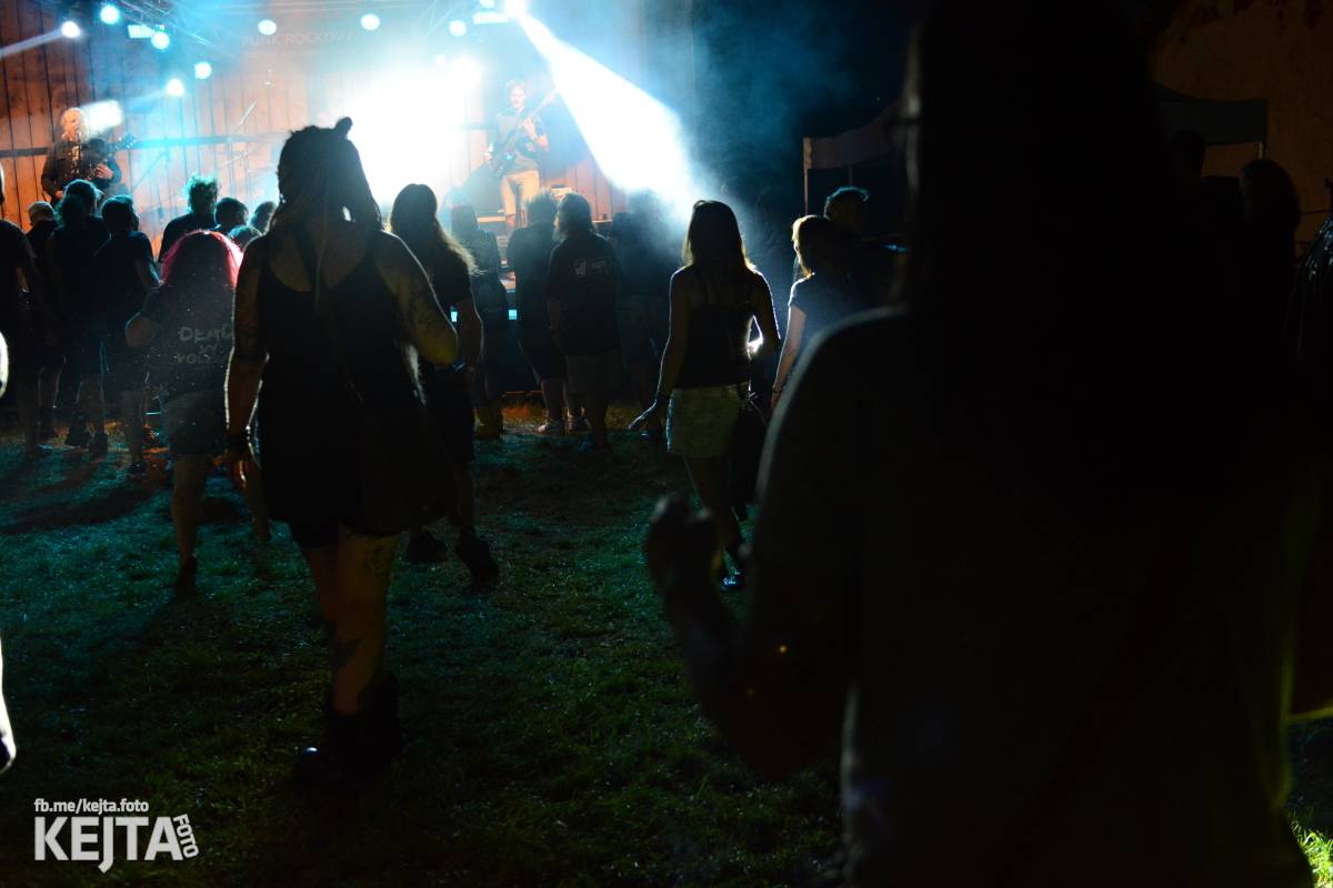 ČAD, Ejakulující kokos a mnoho dalších - první den Kravín Festu