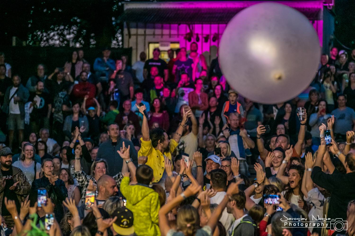 Kryštof v půlce turné zavítali na trutnovské Bojiště, hráli hit za hitem