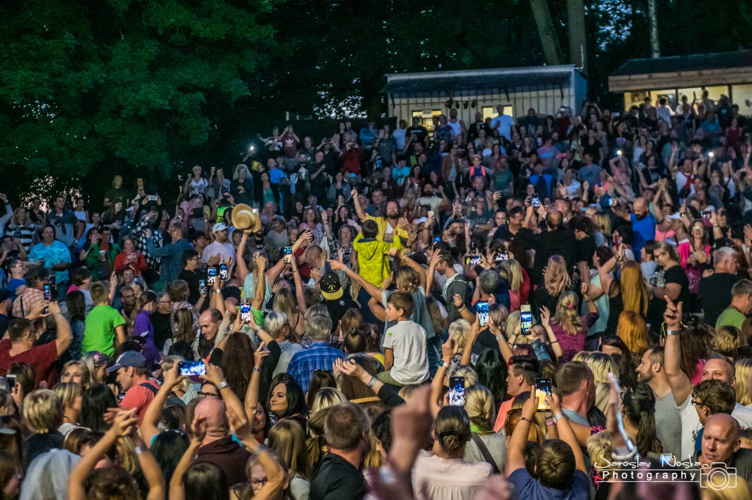 Kryštof v půlce turné zavítali na trutnovské Bojiště, hráli hit za hitem