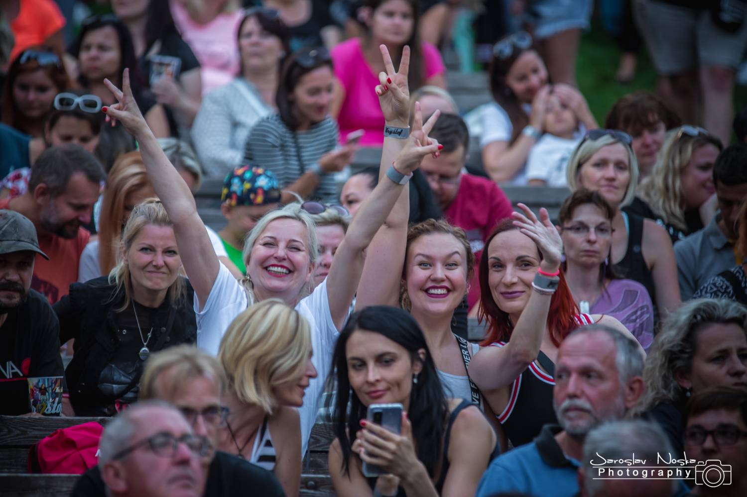 Kryštof v půlce turné zavítali na trutnovské Bojiště, hráli hit za hitem