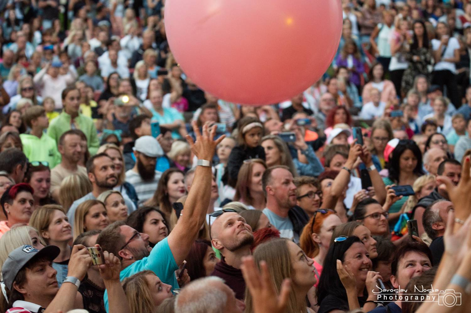Kryštof v půlce turné zavítali na trutnovské Bojiště, hráli hit za hitem