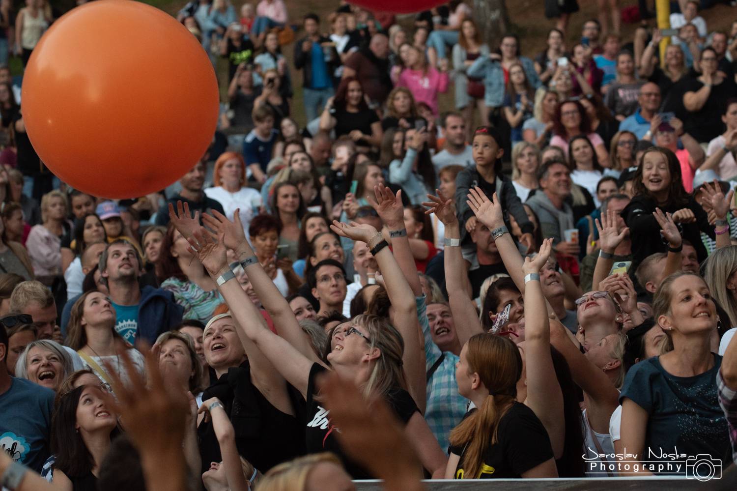 Kryštof v půlce turné zavítali na trutnovské Bojiště, hráli hit za hitem
