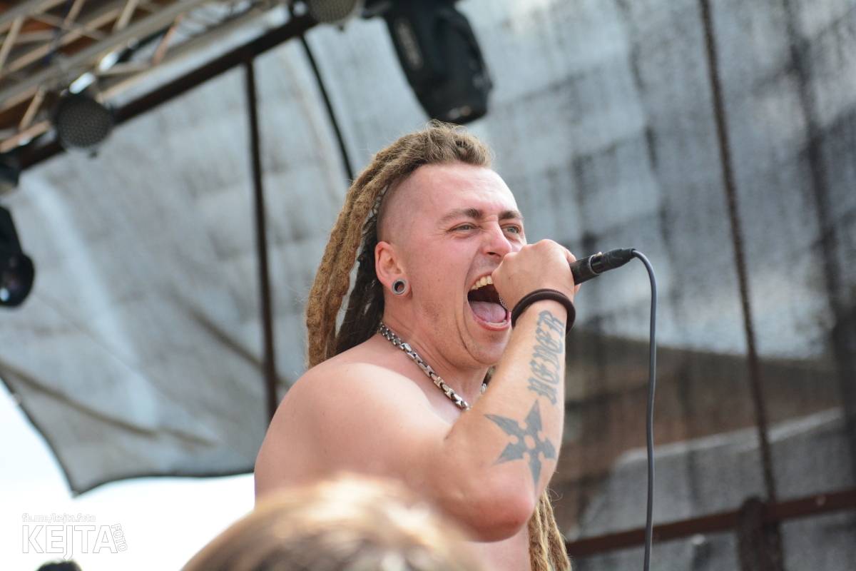 Totální punková jízda - to byl druhý den Kravín Festu