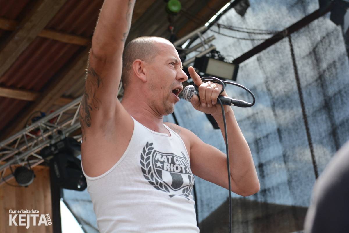 Totální punková jízda - to byl druhý den Kravín Festu