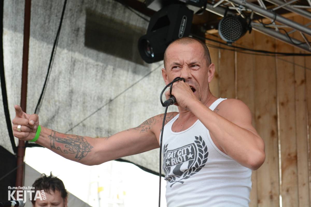 Totální punková jízda - to byl druhý den Kravín Festu