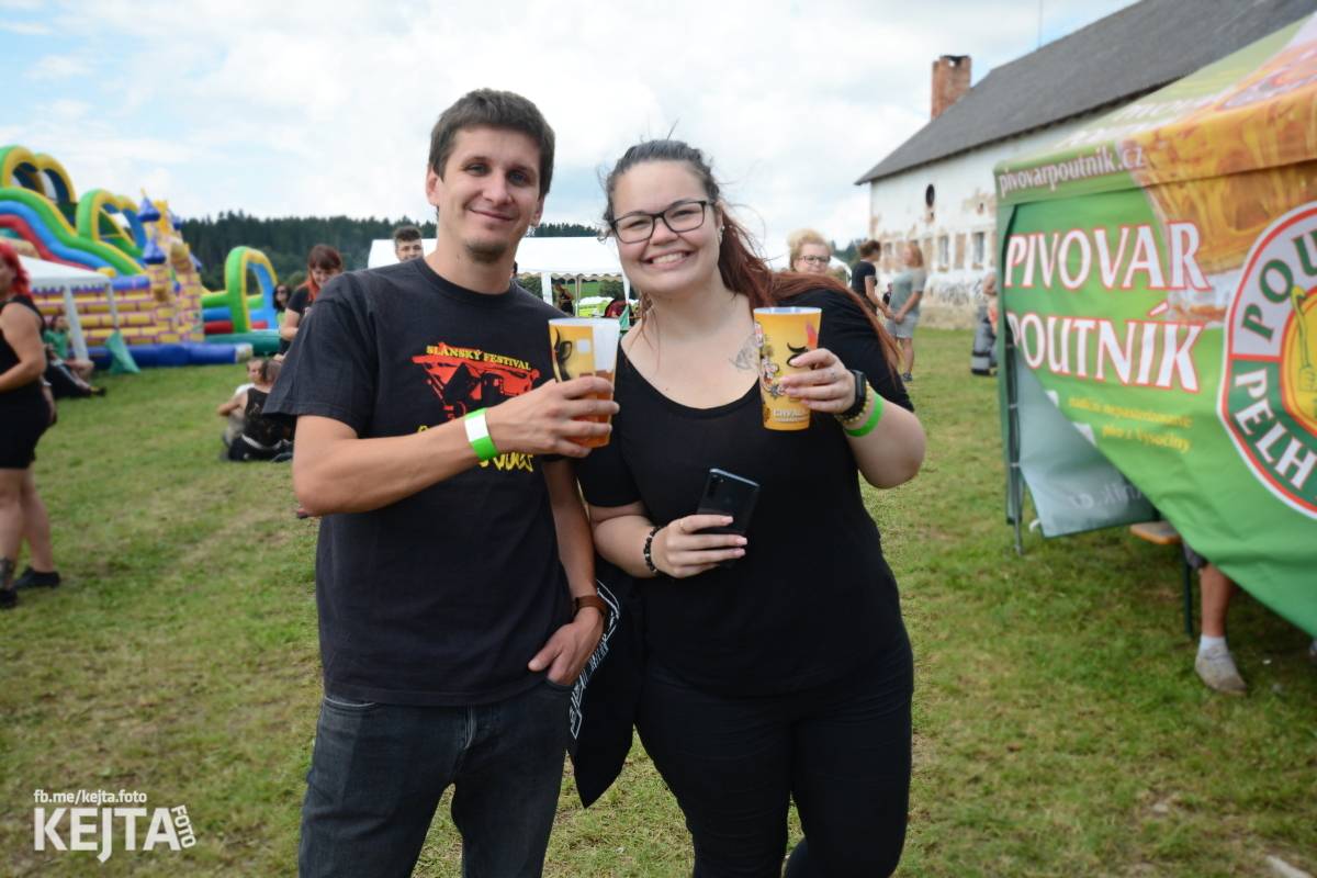 Totální punková jízda - to byl druhý den Kravín Festu