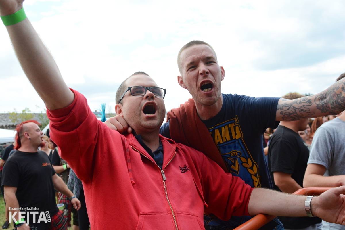 Totální punková jízda - to byl druhý den Kravín Festu