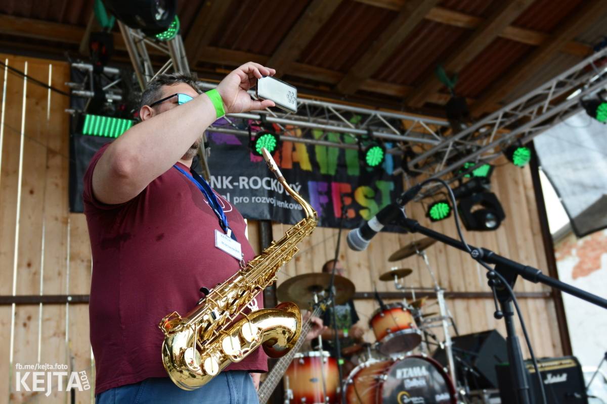 Totální punková jízda - to byl druhý den Kravín Festu