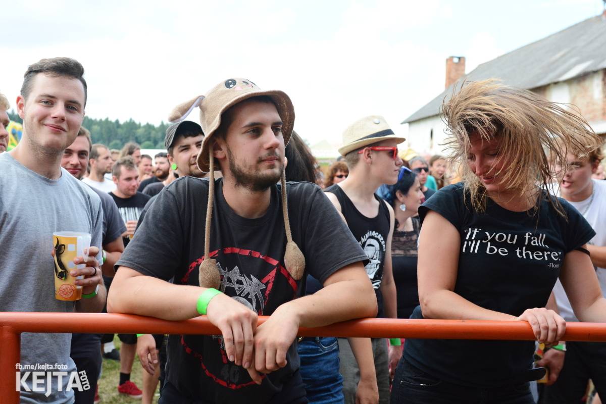 Totální punková jízda - to byl druhý den Kravín Festu