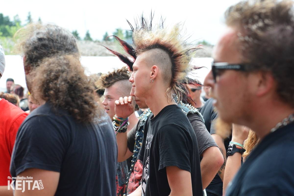 Totální punková jízda - to byl druhý den Kravín Festu