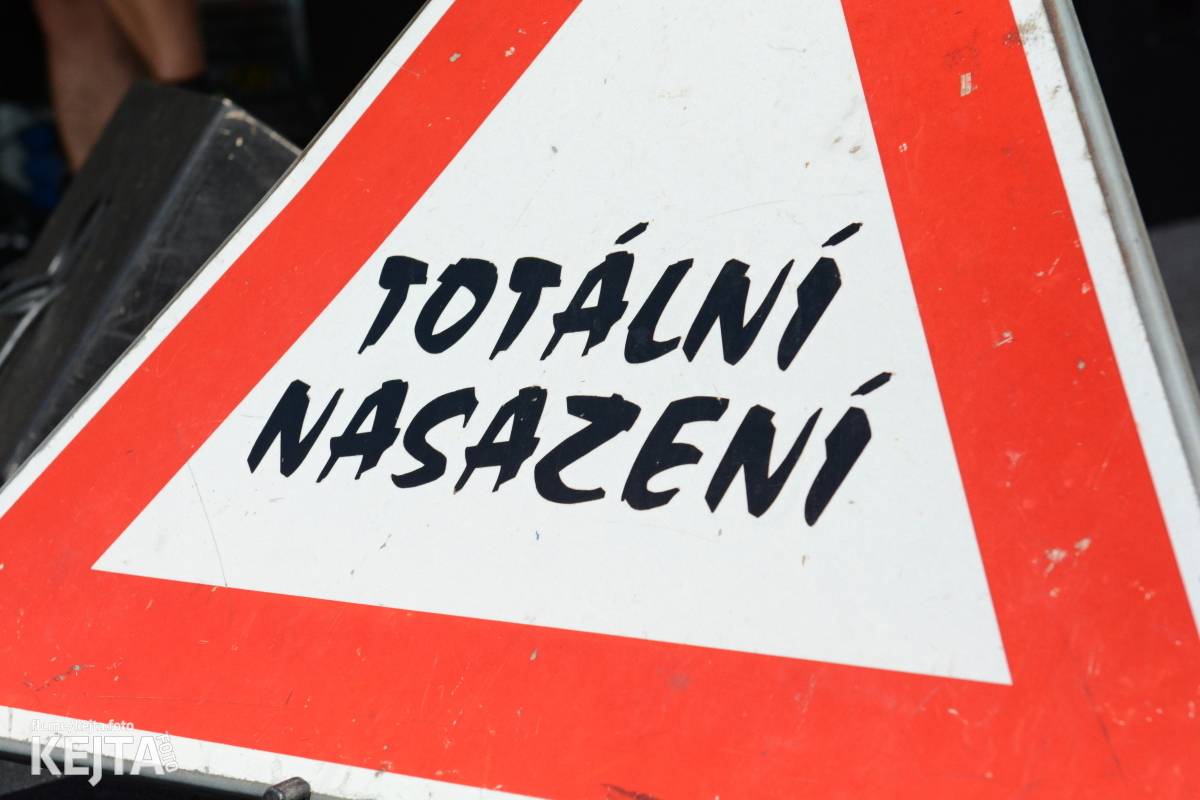 Totální punková jízda - to byl druhý den Kravín Festu