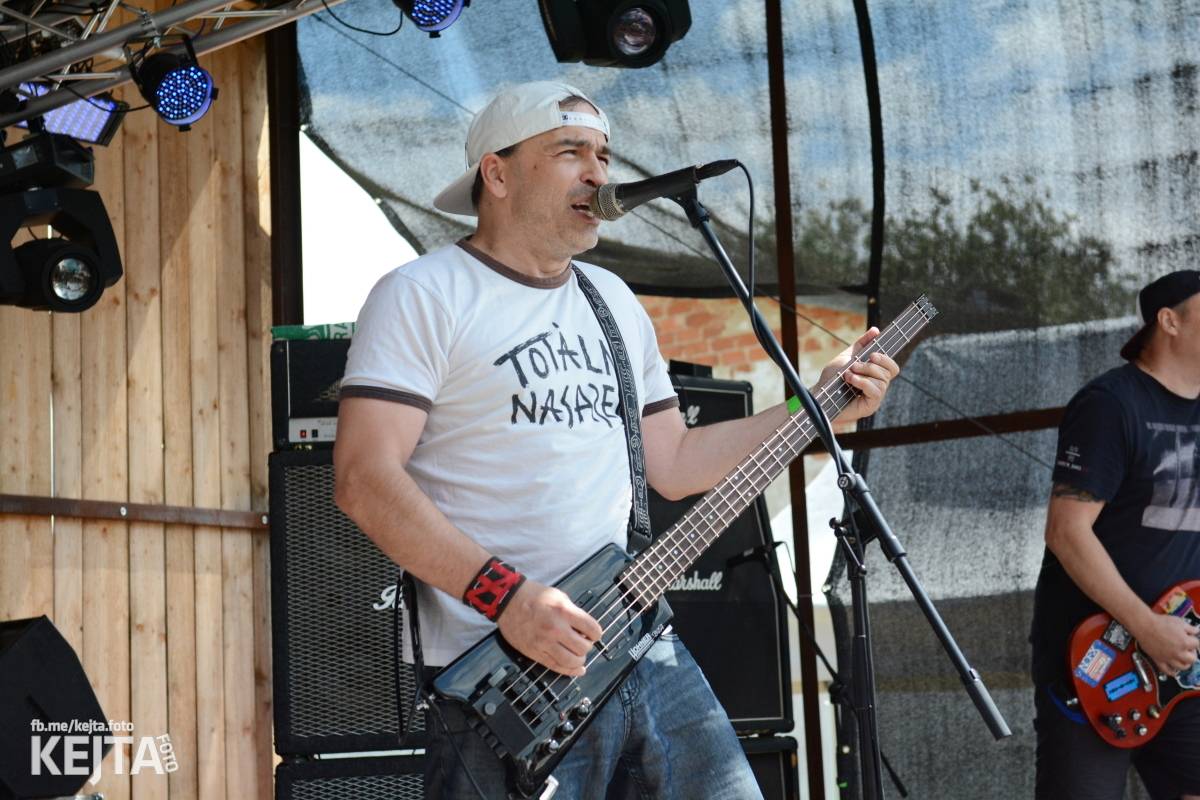 Totální punková jízda - to byl druhý den Kravín Festu