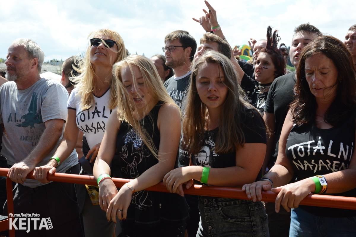 Totální punková jízda - to byl druhý den Kravín Festu