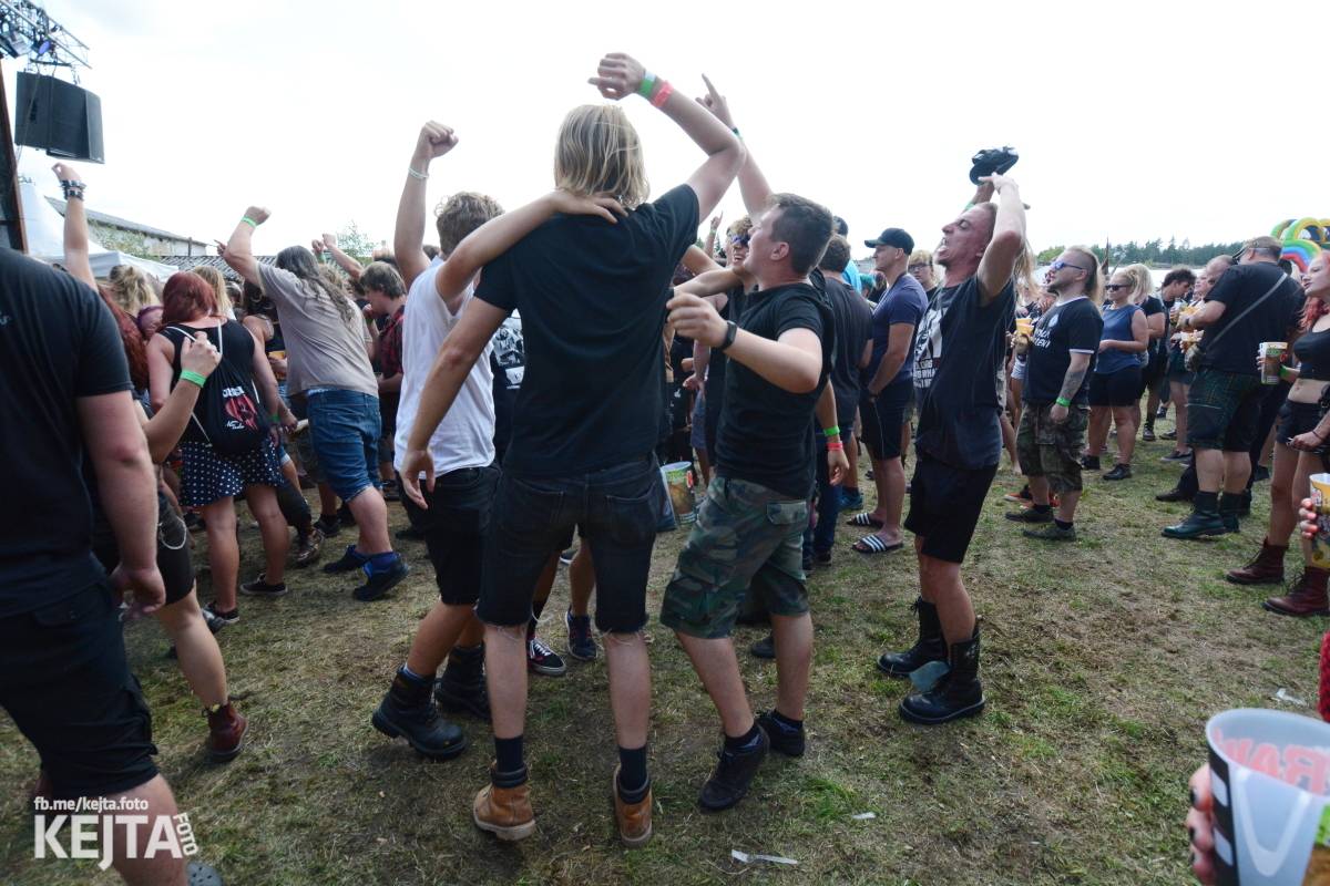 Totální punková jízda - to byl druhý den Kravín Festu