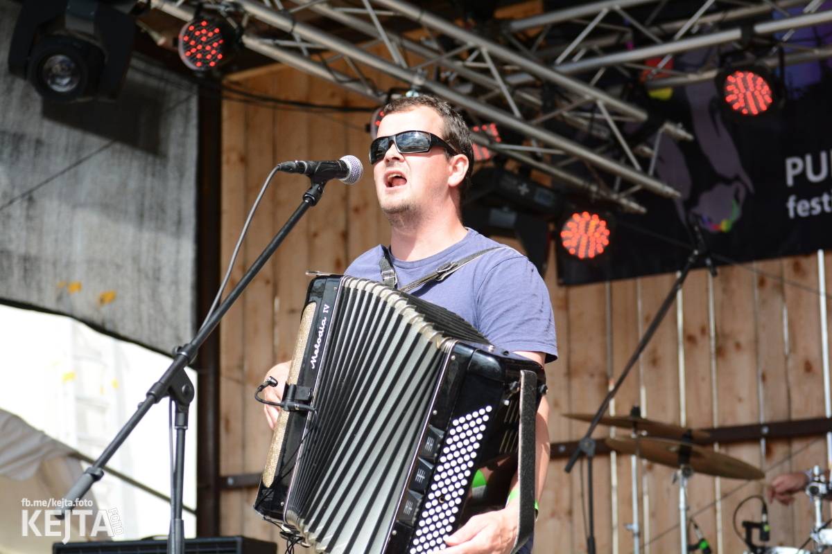 Totální punková jízda - to byl druhý den Kravín Festu