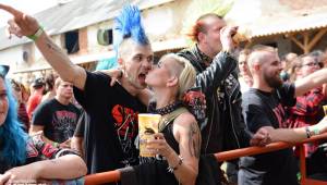 Totální punková jízda - to byl druhý den Kravín Festu
