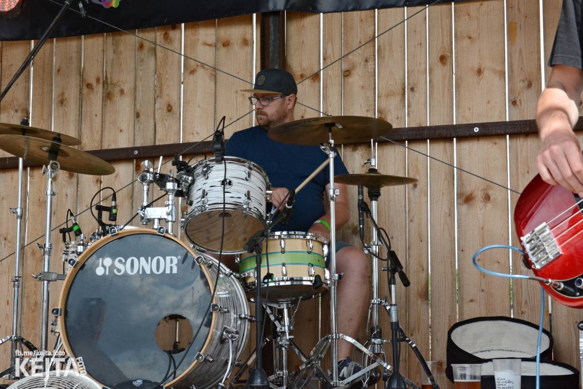 Totální punková jízda - to byl druhý den Kravín Festu