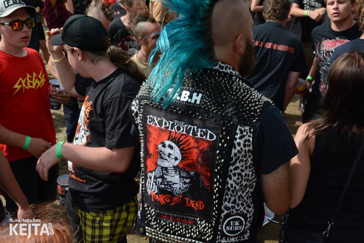 Totální punková jízda - to byl druhý den Kravín Festu