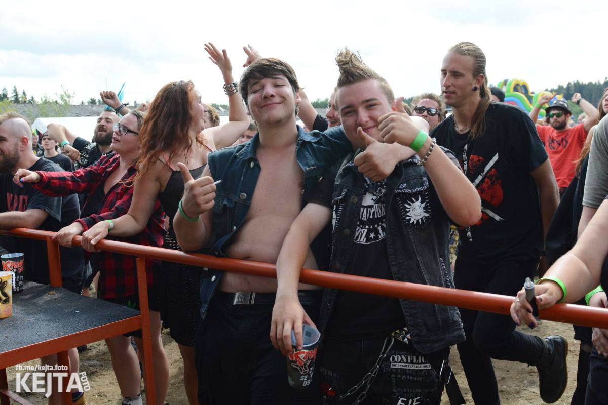 Totální punková jízda - to byl druhý den Kravín Festu