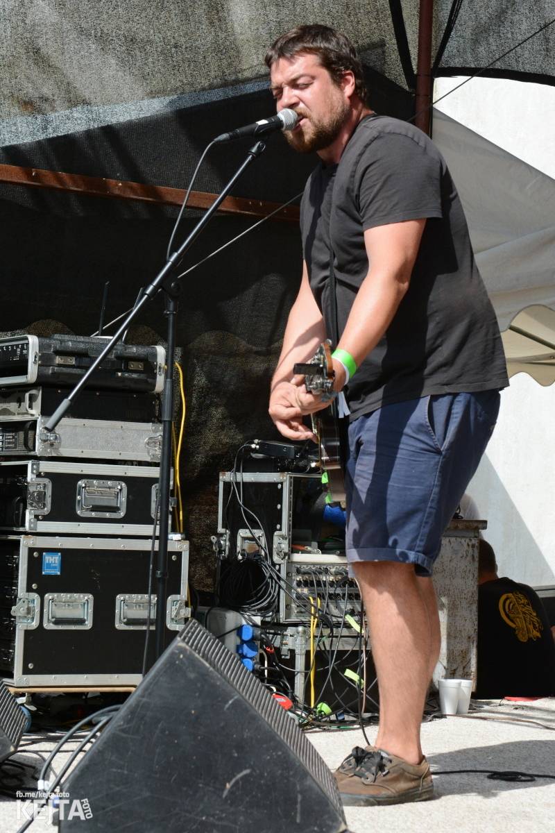 Totální punková jízda - to byl druhý den Kravín Festu