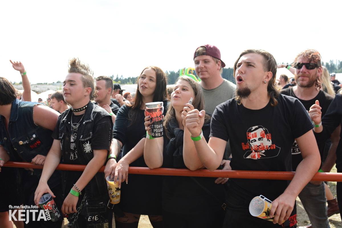 Totální punková jízda - to byl druhý den Kravín Festu