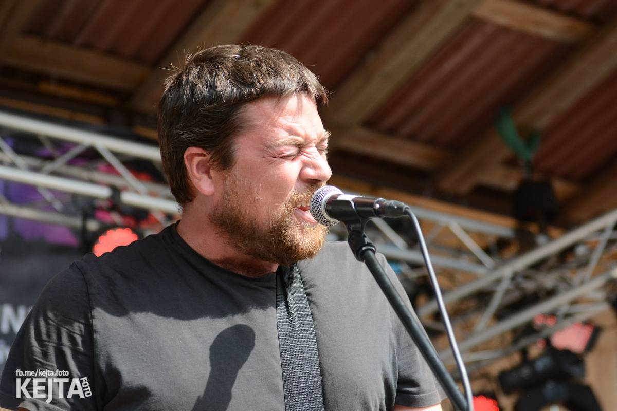 Totální punková jízda - to byl druhý den Kravín Festu