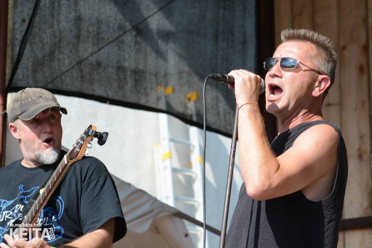 Totální punková jízda - to byl druhý den Kravín Festu