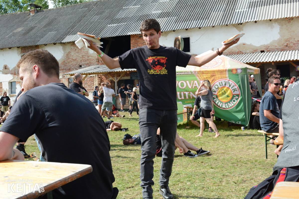 Totální punková jízda - to byl druhý den Kravín Festu