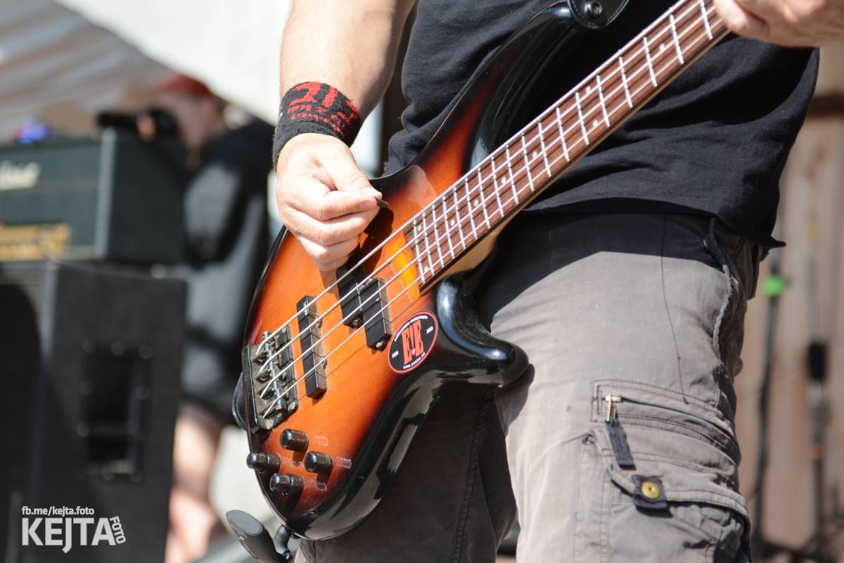 Totální punková jízda - to byl druhý den Kravín Festu