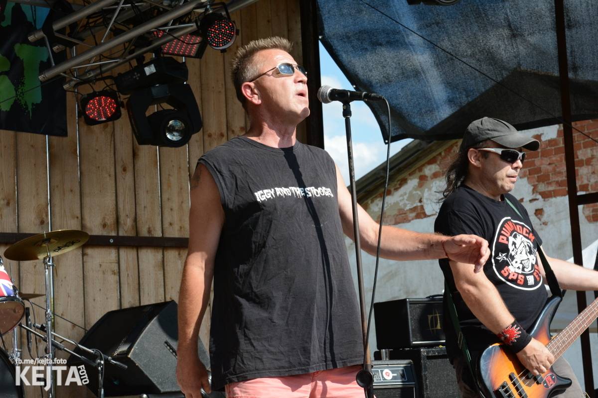 Totální punková jízda - to byl druhý den Kravín Festu