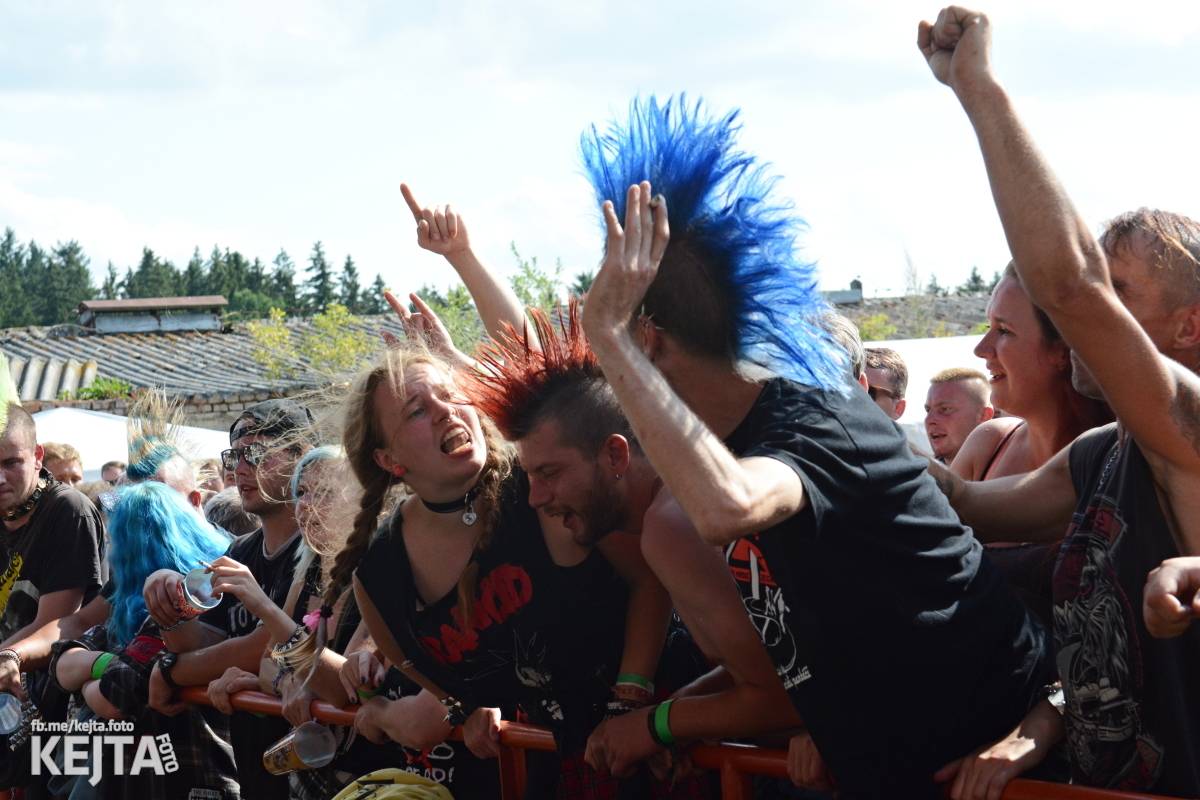 Totální punková jízda - to byl druhý den Kravín Festu