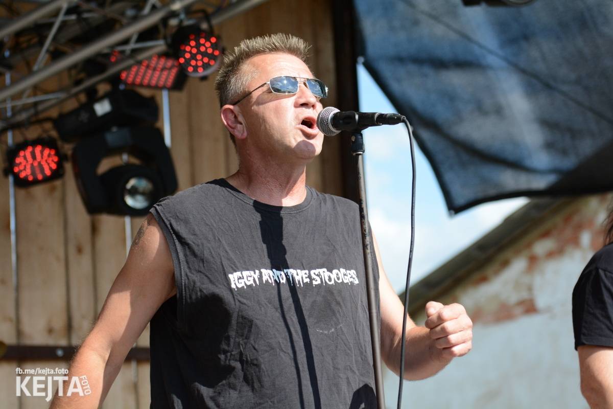 Totální punková jízda - to byl druhý den Kravín Festu