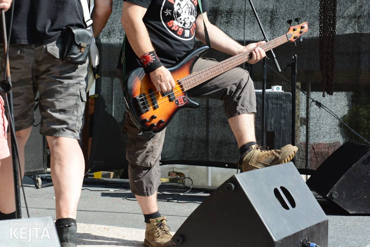 Totální punková jízda - to byl druhý den Kravín Festu