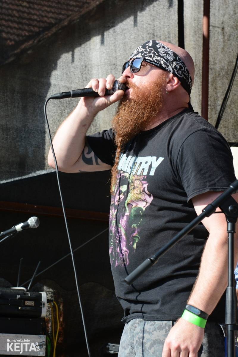 Totální punková jízda - to byl druhý den Kravín Festu